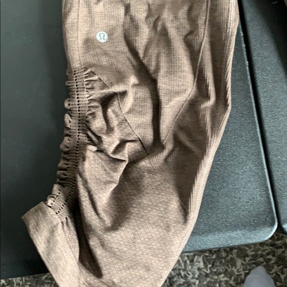 Size 10. No rip tag. Like new. Barely worn - Picture 2 of 4